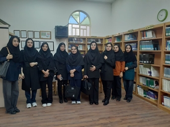 برگزاری تور آشنایی با کتابخانه 